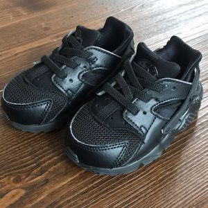 Nike Hurachi - Size 5c